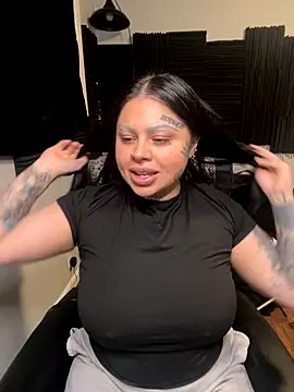 chicanachic13 online show from October 15, 2025, 5:28 am