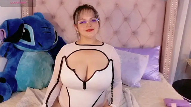 Snapshot of vintoria_cherry chatting on July 9, 2026, 11:42 am vintoria cherry online show from July 9, 2026, 11:42 am