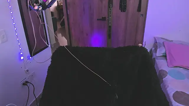 starrraura online show from December 22, 2025, 7:03 pm