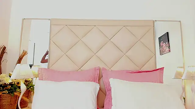 Snapshot of LuciaBenett_ chatting on January 18, 2026, 7:17 pm LuciaBenett online show from January 18, 2026, 7:17 pm