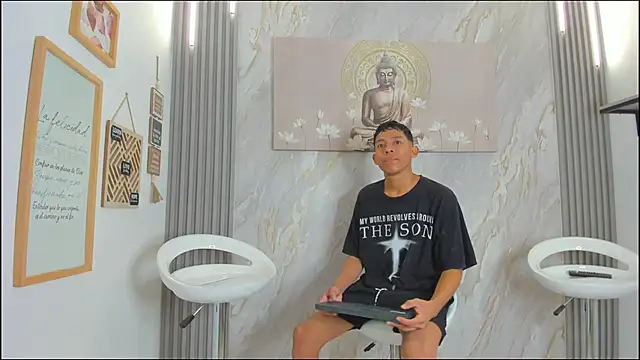 BEAUTY BOYS1 online show from December 21, 2025, 7:10 am