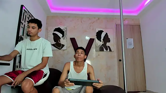 BEAUTY BOYS1 online show from April 7, 2026, 1:35 pm