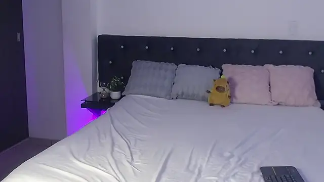 Snapshot of anne_colucci chatting on September 30, 2025, 8:20 am anne colucci online show from September 30, 2025, 8:20 am