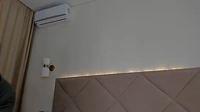 Snapshot of Touch_me chatting on March 16, 2025, 4:23 pm Touch me online show from March 16, 2025, 4:23 pm