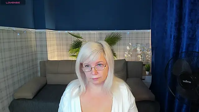 Snapshot of Hella_Fabel chatting on January 15, 2026, 1:09 am Hella Fabel online show from January 15, 2026, 1:09 am