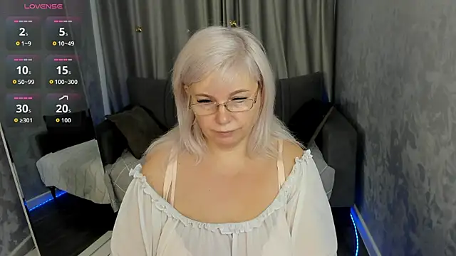 Snapshot of Hella_Fabel chatting on December 21, 2025, 1:08 am Hella Fabel online show from December 21, 2025, 1:08 am