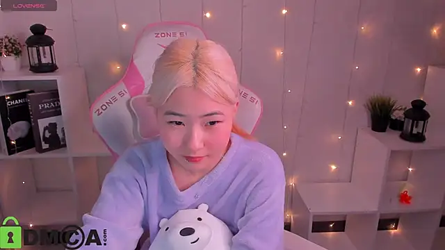 Aisi 18 online show from November 28, 2025, 3:50 am