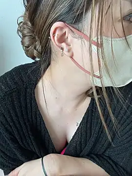 sizuru online show from March 10, 2026, 6:28 am