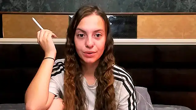 Snapshot of MillieTinny chatting on October 18, 2025, 3:08 am MillieTinny online show from October 18, 2025, 3:08 am