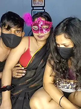 Snapshot of Hot_modal chatting on February 6, 2026, 6:48 pm Hot modal online show from February 6, 2026, 6:48 pm