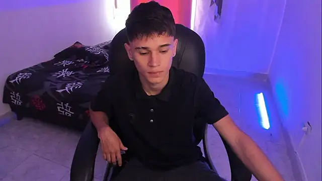 Aron Boyy online show from December 2, 2025, 7:37 pm