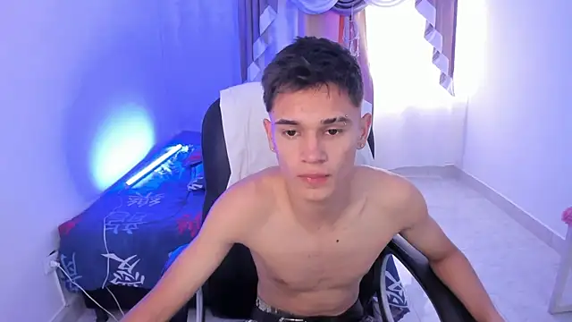 Aron Boyy online show from November 11, 2025, 8:47 pm