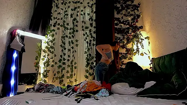 Kimberly Wolker online show from November 23, 2025, 4:28 pm