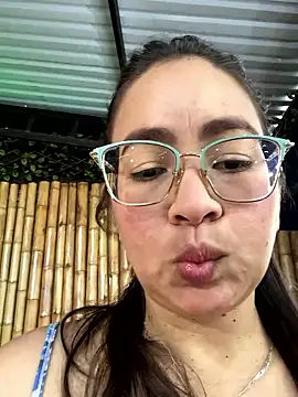 alissonbronw     online show from January 13, 2026, 6:01 pm