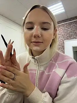 Sky Cutie online show from December 17, 2025, 4:06 am