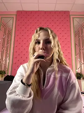 Sky Cutie online show from December 3, 2025, 4:35 am