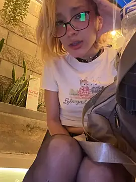 Snapshot of SweetBunnyGF chatting on June 5, 2026, 11:21 pm SweetBunnyGF online show from June 5, 2026, 11:21 pm