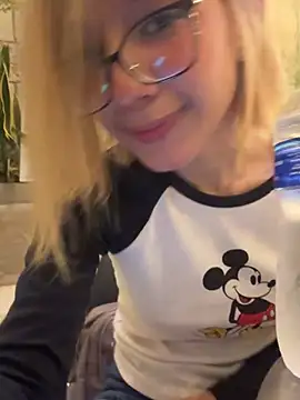 Snapshot of SweetBunnyGF chatting on June 2, 2026, 11:16 pm SweetBunnyGF online show from June 2, 2026, 11:16 pm