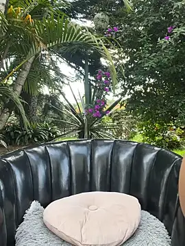 AliceMrtnz online show from February 12, 2026, 7:35 pm