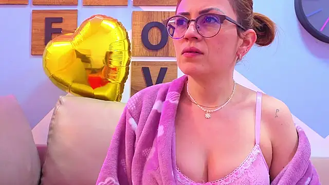 Victoria Fallon online show from November 19, 2025, 11:10 am