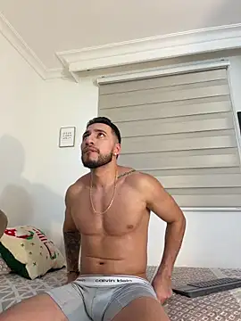 Thiago Hill online show from December 14, 2025, 2:40 am