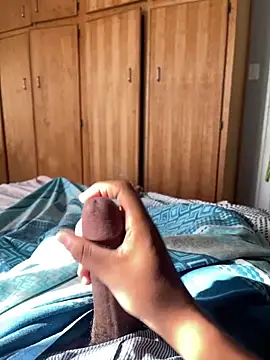 Snapshot of CreamyOff45 chatting on February 19, 2026, 6:10 am CreamyOff45 online show from February 19, 2026, 6:10 am