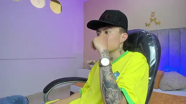 Snapshot of Nascary_Fox chatting on February 14, 2026, 7:14 pm Nascary Fox online show from February 14, 2026, 7:14 pm