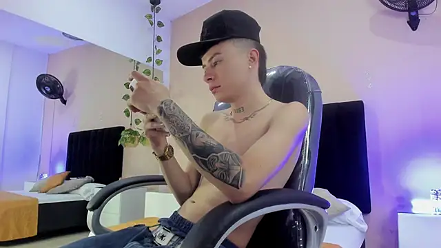 Nascary Fox online show from November 25, 2025, 7:47 pm