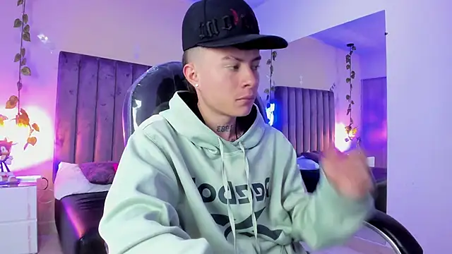 Snapshot of Nascary_Fox chatting on January 18, 2026, 2:31 pm Nascary Fox online show from January 18, 2026, 2:31 pm