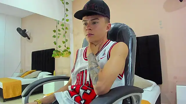 Nascary Fox online show from December 2, 2025, 7:15 pm