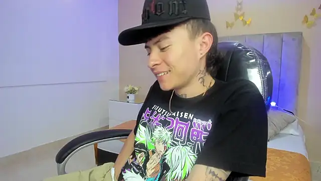 Snapshot of Nascary_Fox chatting on February 17, 2026, 7:33 pm Nascary Fox online show from February 17, 2026, 7:33 pm