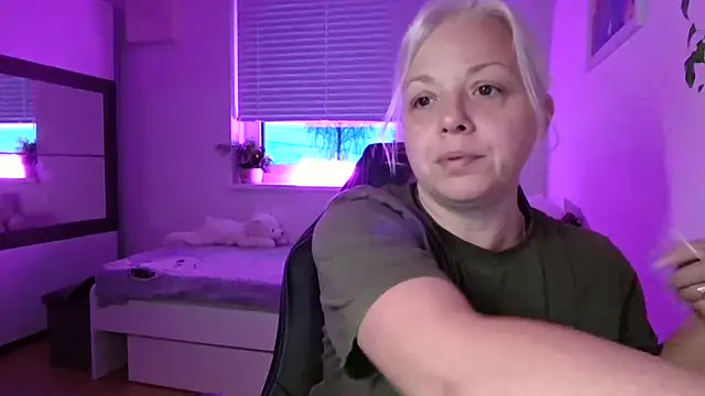 Linsy Kim online show from November 26, 2025, 6:24 am