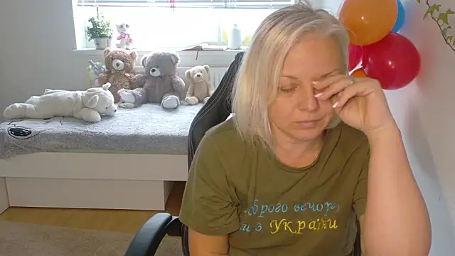 Linsy Kim online show from December 15, 2025, 9:26 am