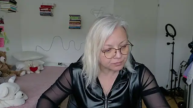 Linsy Kim online show from April 9, 2026, 10:43 am