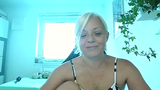 Linsy Kim online show from September 12, 2025, 6:35 am