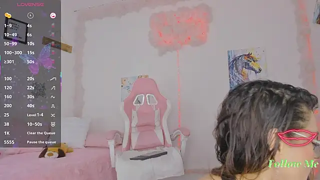 milfAaura online show from April 21, 2026, 2:51 am