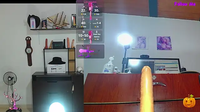 keily  funny online show from October 31, 2025, 12:02 pm