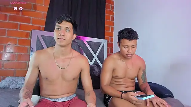 Snapshot of Robertmiller21 chatting on February 11, 2026, 12:32 am Robertmiller21 online show from February 11, 2026, 12:32 am