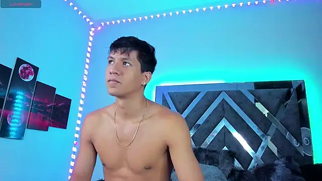 Snapshot of Robertmiller21 chatting on October 5, 2025, 4:47 am Robertmiller21 online show from October 5, 2025, 4:47 am