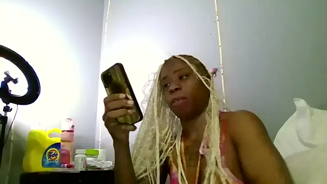 Snapshot of Tishrella6 chatting on February 28, 2026, 9:42 am Tishrella6 online show from February 28, 2026, 9:42 am