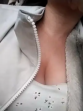 venu00 online show from November 23, 2025, 11:37 pm