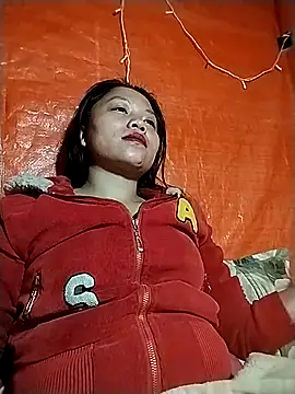 venu00 online show from November 19, 2025, 1:49 am