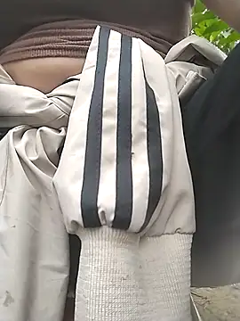 venu00 online show from November 9, 2025, 4:27 am