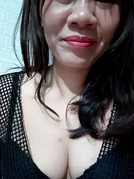 Snapshot of Singlemom69x chatting on July 10, 2026, 1:55 pm Singlemom69x online show from July 10, 2026, 1:55 pm