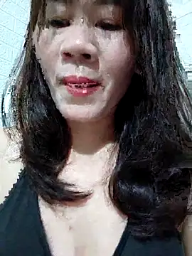 Snapshot of Singlemom69x chatting on July 9, 2026, 1:43 pm Singlemom69x online show from July 9, 2026, 1:43 pm