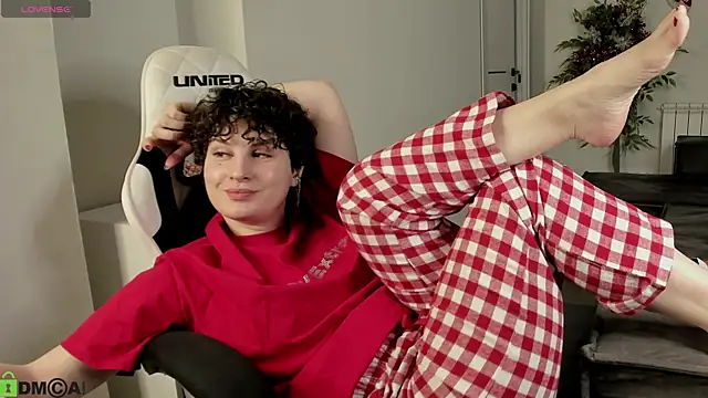 Adeline Perle online show from January 10, 2026, 1:45 am