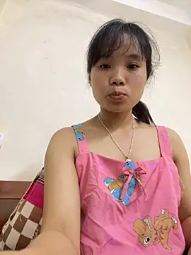 Snapshot of Ngoc-bbi chatting on October 4, 2025, 11:12 am Ngoc-bbi online show from October 4, 2025, 11:12 am