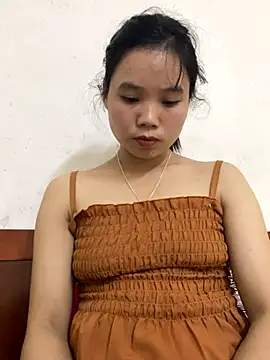 Snapshot of Ngoc-bbi chatting on October 12, 2025, 11:33 am Ngoc-bbi online show from October 12, 2025, 11:33 am