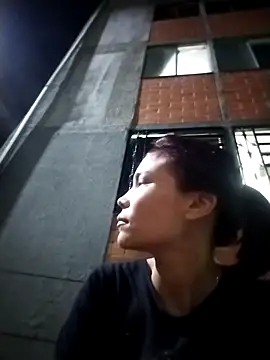 dulcelatin21 online show from December 2, 2025, 2:12 am