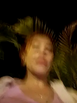 dulcelatin21 online show from September 25, 2025, 2:06 am